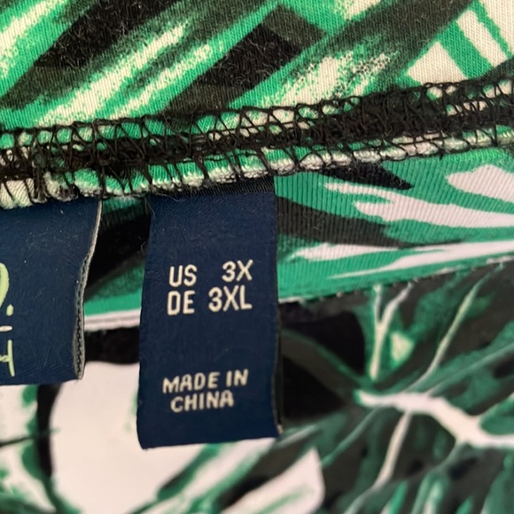 3X capris. Green, black, and white. - Picture 3 of 5